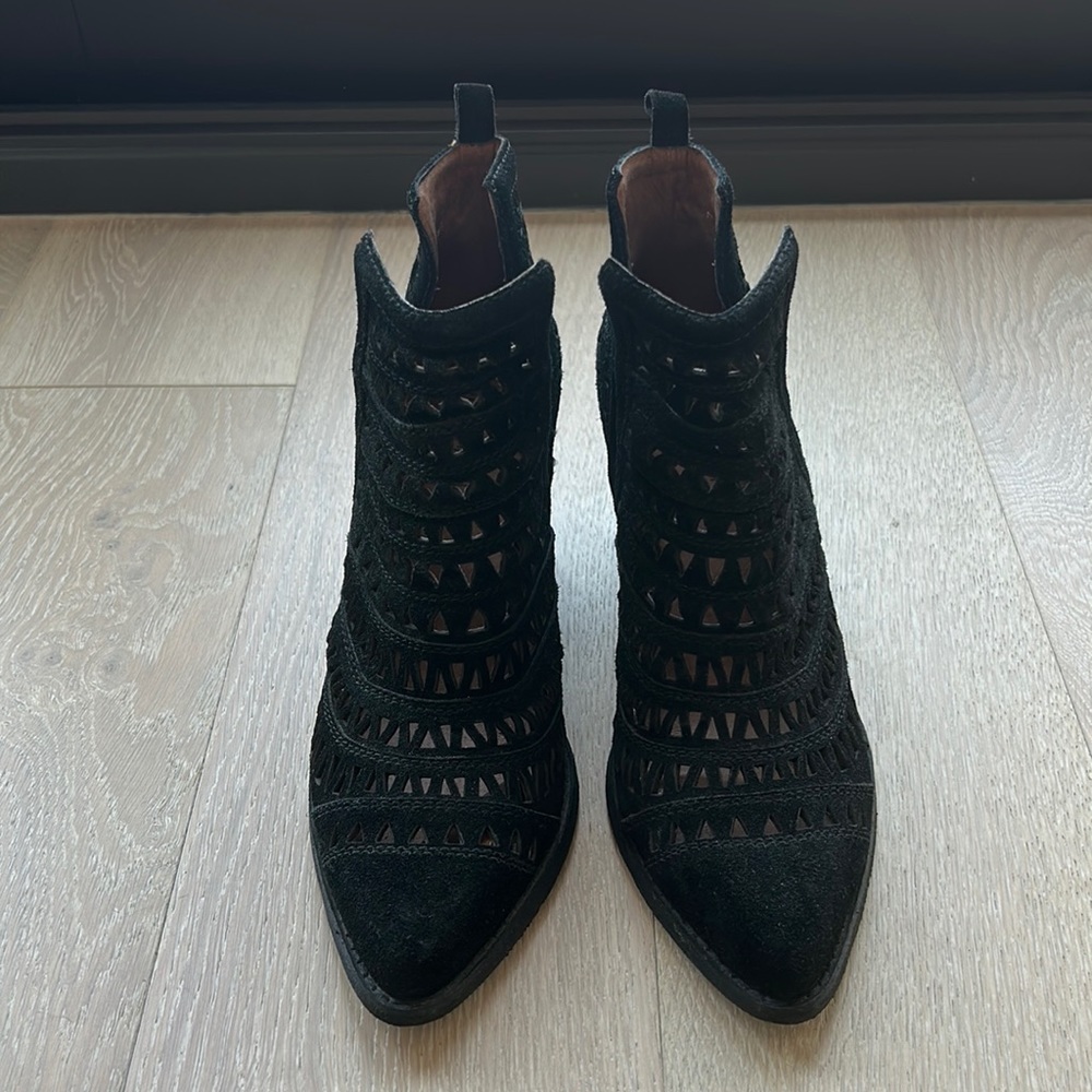 Black Jeffrey Campbell ankle boots Size:US 7